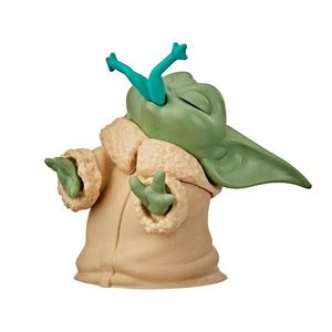 Figurina Star Wars Baby Yoda, Froggy Snack, F12205l00, 6 cm imagine