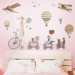 Sticker decorativ pentru copii autoadeziv Girafa pe bicicleta si prietenii 72x111 cm imagine