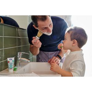 Pasta dinti pentru copii Chicco fluor cu aroma de capsuni 1-5 ani+ imagine
