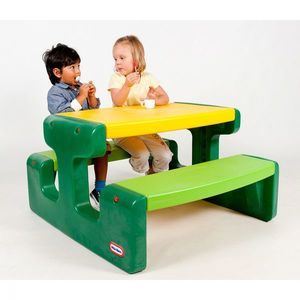 Masuta mare pentru picnic Little Tikes verde imagine