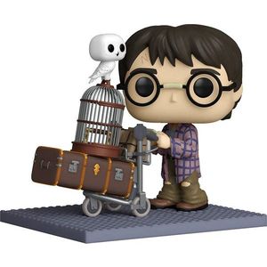 Figurina - Harry Potter - Harry Pushing Trolley | Funko imagine