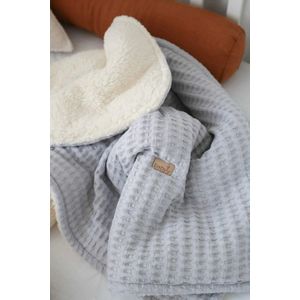 Paturica BabyLy pentru copii reversibila dublat bumbac waffle gri deschis si tesatura bucle crem Teddy 100x70cm imagine