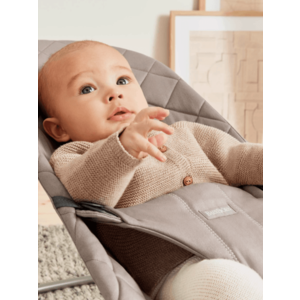 Balansoar BabyBjorn Bliss Sand Grey din tesatura matlasata cu aspect clasic cu bara de jucarii imagine