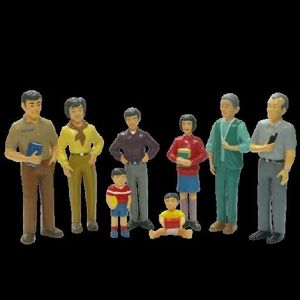 Figurine familie asiatica imagine