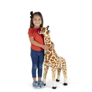Pui de girafa gigant din plus imagine