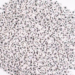 Set 250 margele albe plate cu litere, diam 7.5 mm imagine