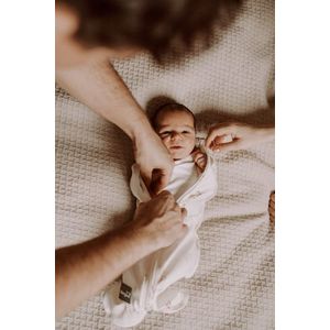 Saculet Swaddle infasat bebelusi + caciulita Second Step Animale de Epoca Cream Sleepee imagine