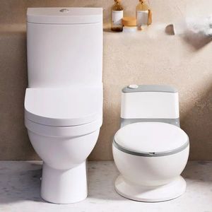 Olita tip minitoaleta pentru copii Little Mom Green, design realist si ergonomic, colac PVC, cu vas colector detasabil, suport pentru hartie, baza antiderapanta, dimensiune 39 x 27 x 32 cm imagine