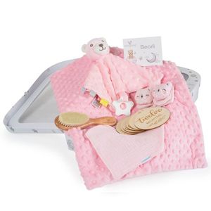 Set cadou 6in1 pentru nou nascut Cangaroo Bearly Gri cu paturica dubla 100x80cm, jucarie atasament, sosete, baveta, perie cu peri naturali si cartonase etape crestere in cutie cadou cu felicitare imagine