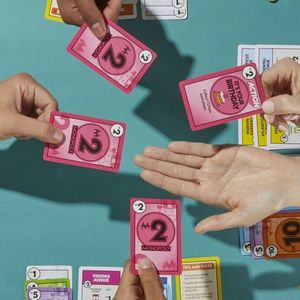 Carti de joc - Monopoly Deal (EN) | Hasbro imagine