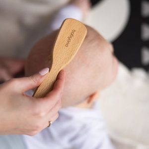 Perie pentru bebelusi Babyono din lemn cu peri naturali imagine