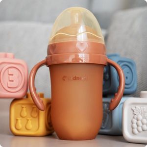 Biberon anti-colici pentru bebelusi de la 6 luni Kindnort Eple, nivelul de debit 5, cu pai moale din silicon si biluta gravitationala incorporata, maner ergonomic detasabil, capacitate 250 ml, Brown imagine