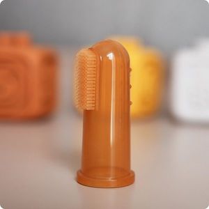 Periuta de dinti Kidnort, Blomka , sterilizabila, din silicon medical moale si flexibil, dimensiune universala imagine