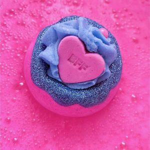 Bomba de baie handmade cu figurina BFF Bath Blaster 160g Bomb Cosmetics imagine
