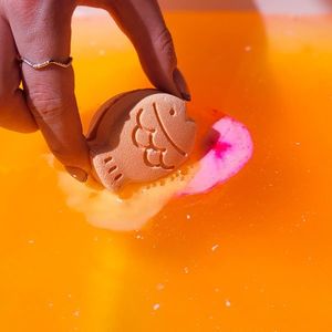 Bomba de baie mini Fish Are Friends Bomb Cosmetics imagine