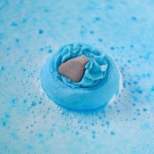 Bomba de baie handmade cu figurina Shark Attack Bath Blaster 160g Bomb Cosmetics imagine