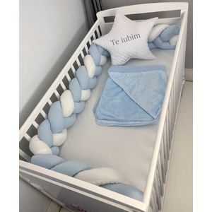 Lenjerie cu aparatoare impletita in 3, din bumbac, lungime 240 cm, cu cearsaf, paturica si perna steluta Te iubim Albastru Pal Alb imagine