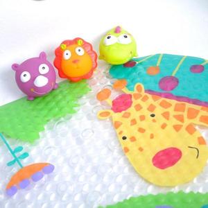 Set de baie Knorr Toys 4 piese, include covoras de baie din PVC 69x39 cm si 3 jucarii animalele junglei 6 luni+ imagine