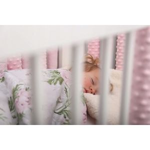 Set 20 de protectii individuale pentru patut copii BabyMam o parte 100 bumbac si cealalta parte din minky moale, fixare cu benzi velcro, Pink imagine