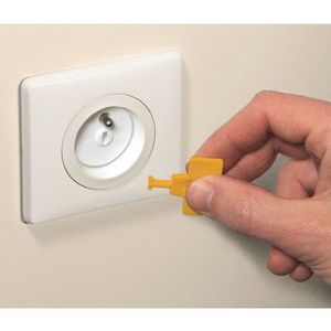 Aparatoare priza cu cheie Safety 1st imagine