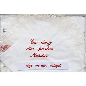 Trusou botez cu dantela - broderie rosie imagine