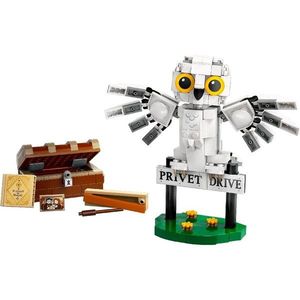 LEGO Harry Potter - Hedwig pe privet drive nr.4 (76425) | LEGO imagine