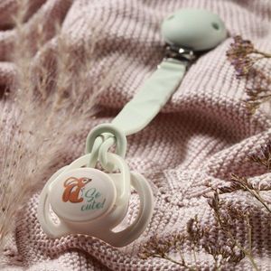 Set 2 suzete simetrice Babyono din silicon 6-18 luni cu maner fluorescent imagine