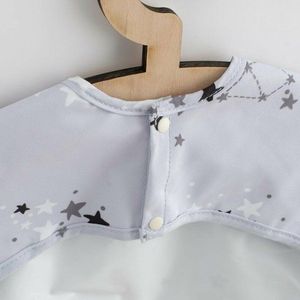 Baveta impermeabila cu maneci New Baby Stars 45x36 cm imagine