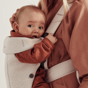 Marsupiu anatomic BabyBjorn Mini cu pozitii multiple de purtare Light Beige 3D Jersey imagine