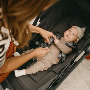 Carucior pentru copii Ergobaby Metro 3 Deluxe Willow Green 0-4 ani, pliere ultra-compacta, compatibil avion, maner reglabil, roti cu suspensii, curea de transport, suport pahar imagine