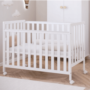 Patut din lemn Bambi alb cu laterala culisanta, roti cu blocare si protectie silicon pentru dentitie, 120 x 60 cm imagine