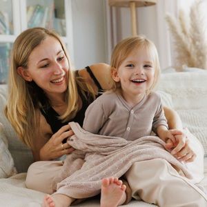 Paturica tricotata Babyono 167302 din fibre de bambus bej 75x100 cm imagine