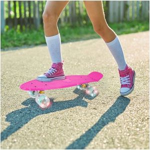 Skateboard pentru copii Solid Pink, dimensiune platforma 56 x 15 cm, roti dotate cu LED-uri luminoase imagine