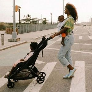 Carucior pentru copii Ergobaby Metro 3 Compact Soft Olive 0-4 ani, pliere compacta, compatibil avion, maner reglabil, roti cu suspensii imagine