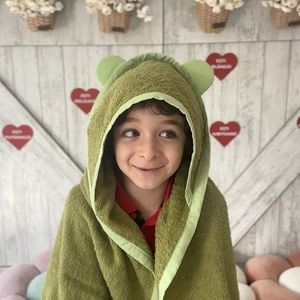 Prosop de baie cu gluga si urechi pentru copii 100x100 cm din bumbac Twindeco Verde olive imagine