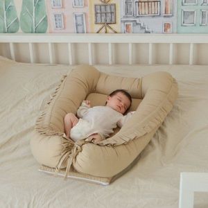 Baby Nest din bumbac organic cu volanase Twindeco Bej imagine