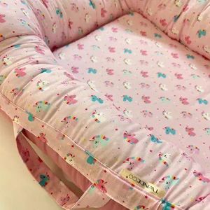 Baby Nest din bumbac organic cu doua fete si manere Twindeco Roz cu unicorni imagine