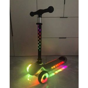 Trotineta pliabila pentru copii Nichiduta Black, cu functii muzicale si lumini LED, ghidon reglabil, manere ergonomice, frana pe roata din spate, dimensiune 60 x 84 cm imagine