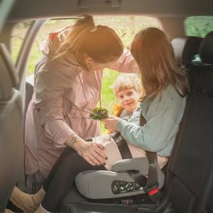 Inaltator auto pentru copii PetiteMars Optimus Pro Bej i-Size, cu isofix, 125-150 cm, 22-36 kg, forma ergonomica, husa detasabila imagine