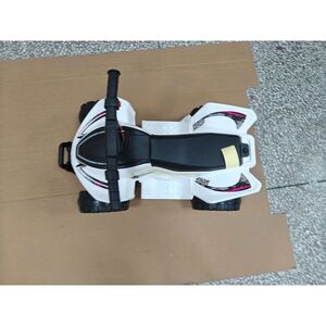 Imagine AIYAPLAY Quad electric pentru copii 6V cu baterie litiu, funcție mers înainte, control prin buton pe ghidon 1, 5-2 ani Alb | Aosom Romania