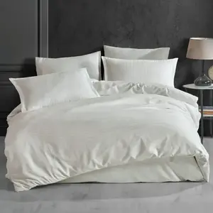 Imagine Lenjerie Somnart pentru pat dublu cu 4 piese, cearceaf pat clasic 240 x 260 cm, cearceaf pilota 200 x 230 cm, 2 fete de perne 50 x 70 cm, din bumbac damasc crem