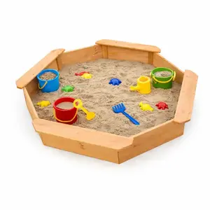 Imagine Nisipar din lemn pentru copii Ginger Home Octogonal 134.5x134.5 cm cu 4 bancute integrate, folie pentru baza inclusa, perfect pentru curtegradinagradiniteloc de joaca