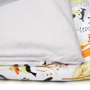 Imagine Set lenjerie 2 piese pentru patut copii Kerstin Forest Friends, husa pilota 120x90 si fata perna 40x60 cm, design versatil cu doua fete, tesatura moale, inchidere cu fermoar