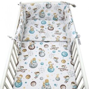 Imagine Set lenjerie de patut 3 piese Kerstin Micul print cu husa de pilota, fata de perna si aparatoare laterala 180x30 cm, din bumbac, inchidere cu fermoar, compatibila pautut 120x60 cm