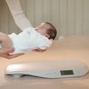 Imagine Cantar digital pentru bebelusi KikkaBoo Lyra Beige, design compact cu afisaj LCD cu lumina alba, functie Hold, functie tara, oprire automata dupa 2 minute, precizie de la 50g pana la 20kg, Suprafata concava ergonomica+centimetru