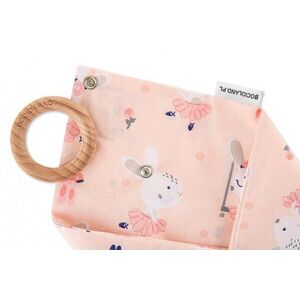 Imagine Bavetica tip bandana Bocioland Dancer Pink cu inel de dentitie, realizata din bumbac 100, fixare cu capse