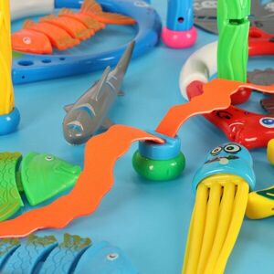 Imagine Set 27 jucarii de inot pentru copii Ikonka Water World, design atractiv, culori veselr si forme marine, in saculet de depozitare