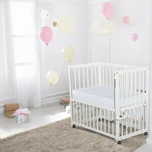 Imagine Patut co-sleeper Qmini Dalia Alb, multifunctional, 90x50 cm, din lemn de pin, reglabil pe orice treapta de inaltime la patul parintilor, sistem de ancorare si roti cu frana incluse + Saltea 8 cm