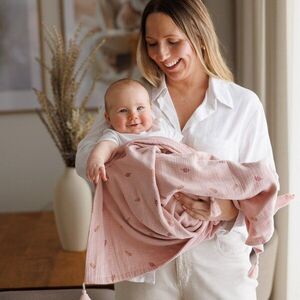 Imagine Paturica din muselina premium pentru bebelusi Babyono Roz, 75x100 cm, bumbac natural 4 straturi, model delicat