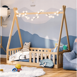 Imagine Pat pentru copii Tipi Natur, din lemn, design scandinav tip casuta, montaj pe podea, cu somiera 140 x 70 cm